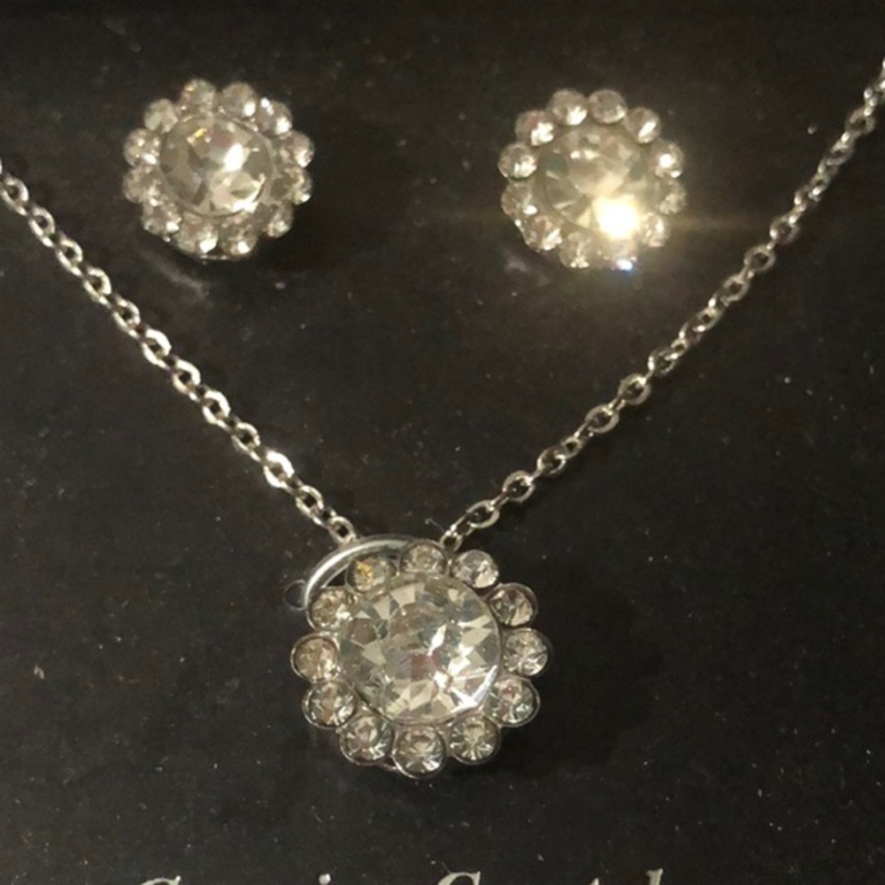 Elegant Silver Crystal Cluster Necklace